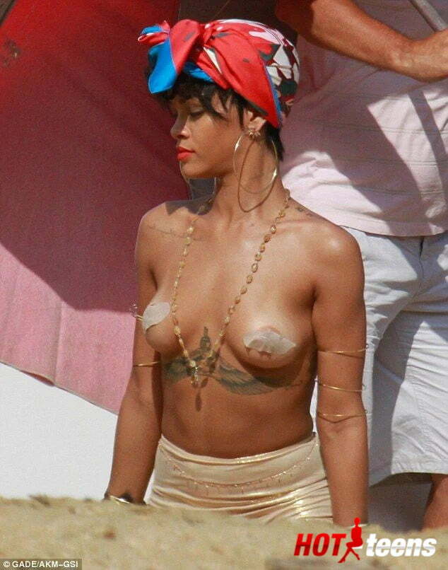 Rihanna cover nipple