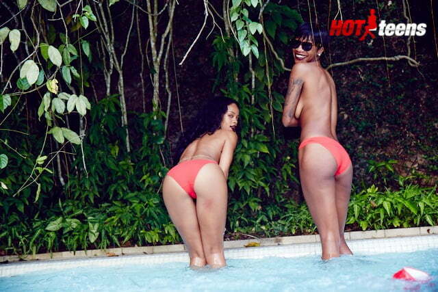 Rihanna show ass