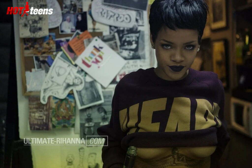 Riri sexy showing bottom of her boobs