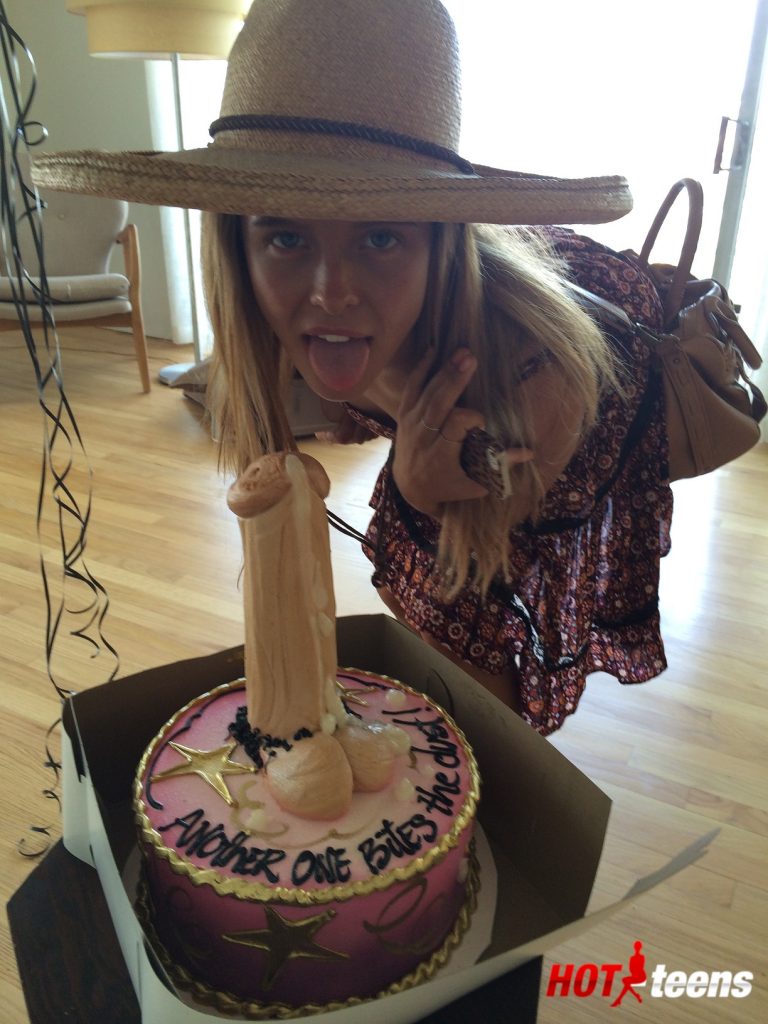 Sahara ray sucks cock