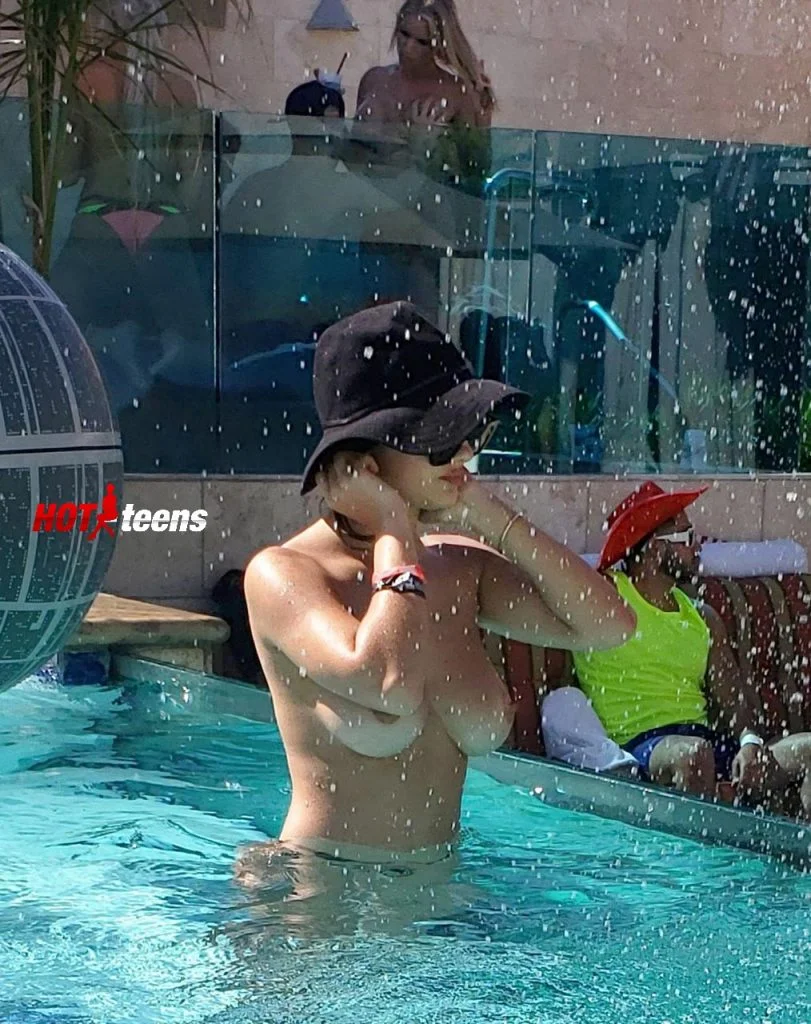 Topless in SwimmingPool Tao Wickrath