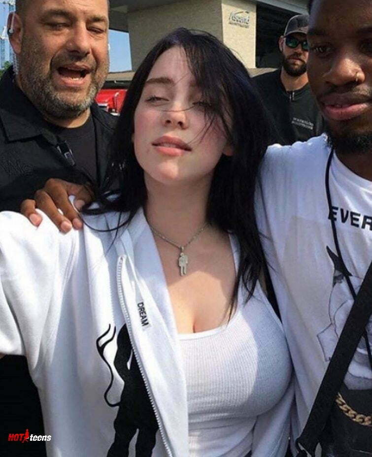 Hot Cleavage got Leaked