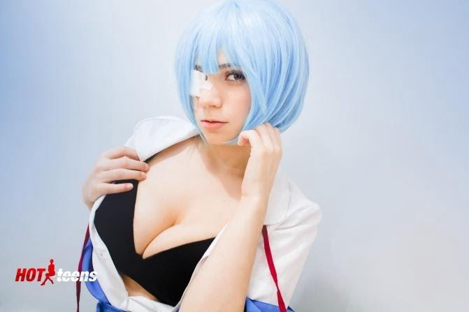 Big Oppai Cosplayer in Blue