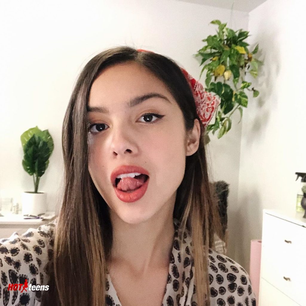 18yo_Teen_Celeb_Tonque_Out