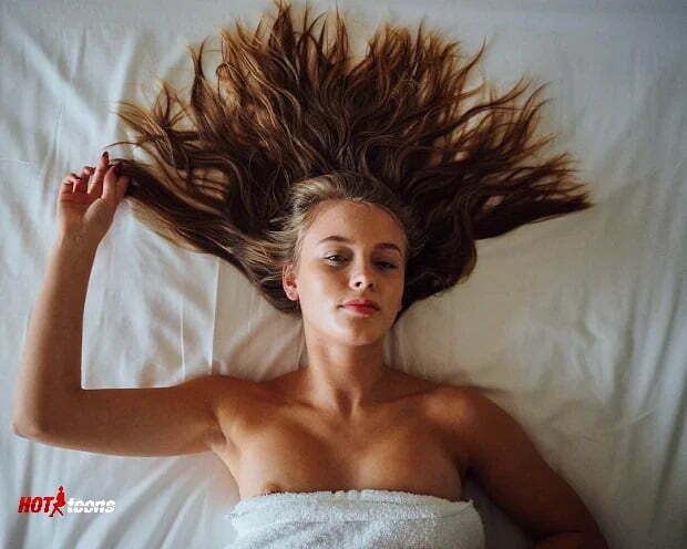 Zara Larsson Nude Nipple Flash