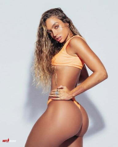 Sommer Ray Hot Booty modeling