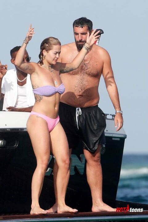 Hot British singer in pink bikini having a boat party