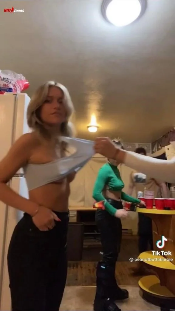 Girlfriend TikTok nip slip leaked