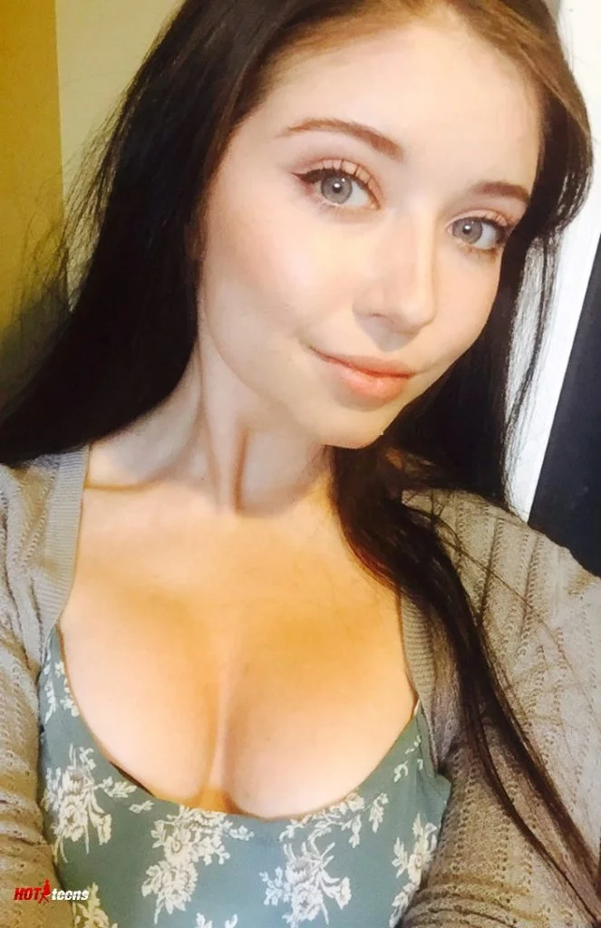 Reddit teen Loch Ness Chan taking nudes at home