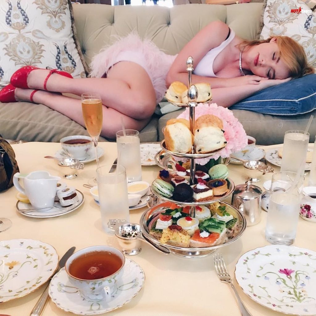 Sleeping American celeb beauty
