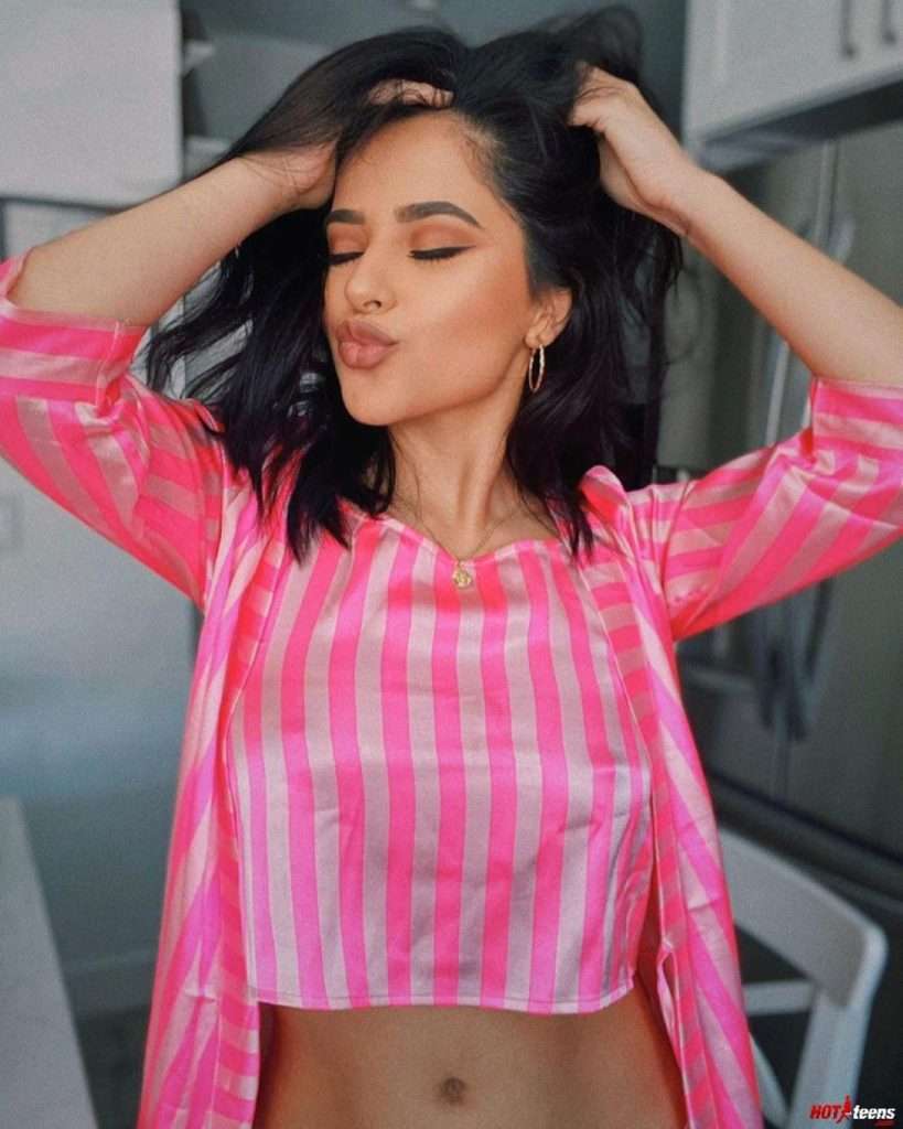 Mexican celebrity nipple flash