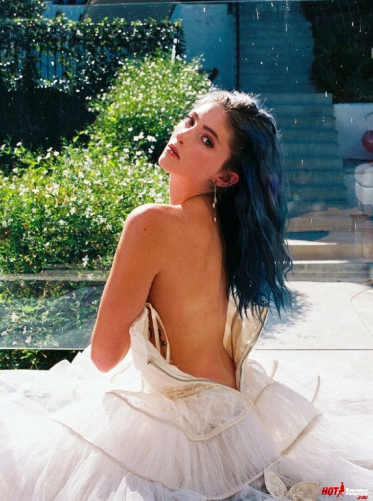 Willow Shields taking a nude photoshoot got exposed